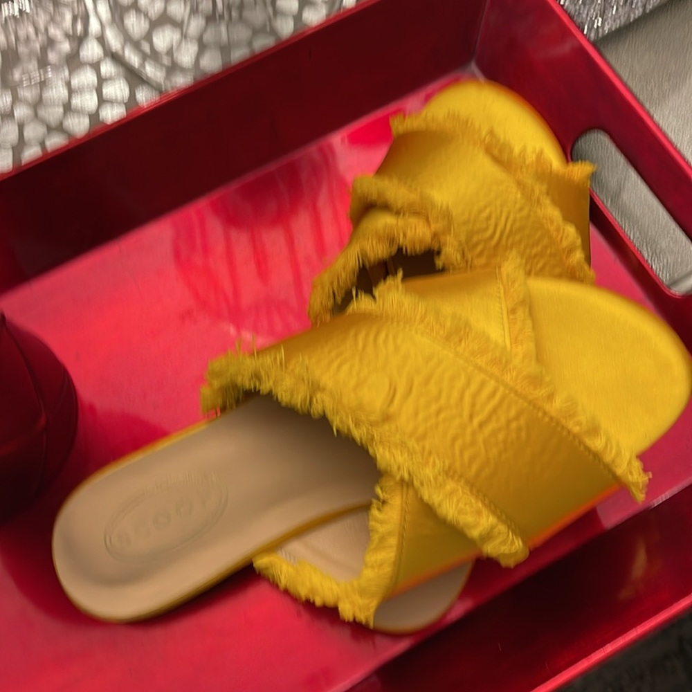 Slippers - Picture 4 of 5